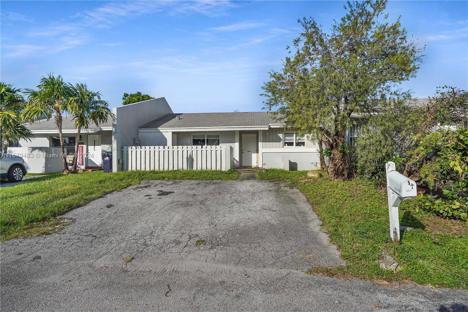 Real estate property located at 10367 208th Ln, Miami-Dade, CUTLER CREEK CLUB SEC 1, Cutler Bay, FL