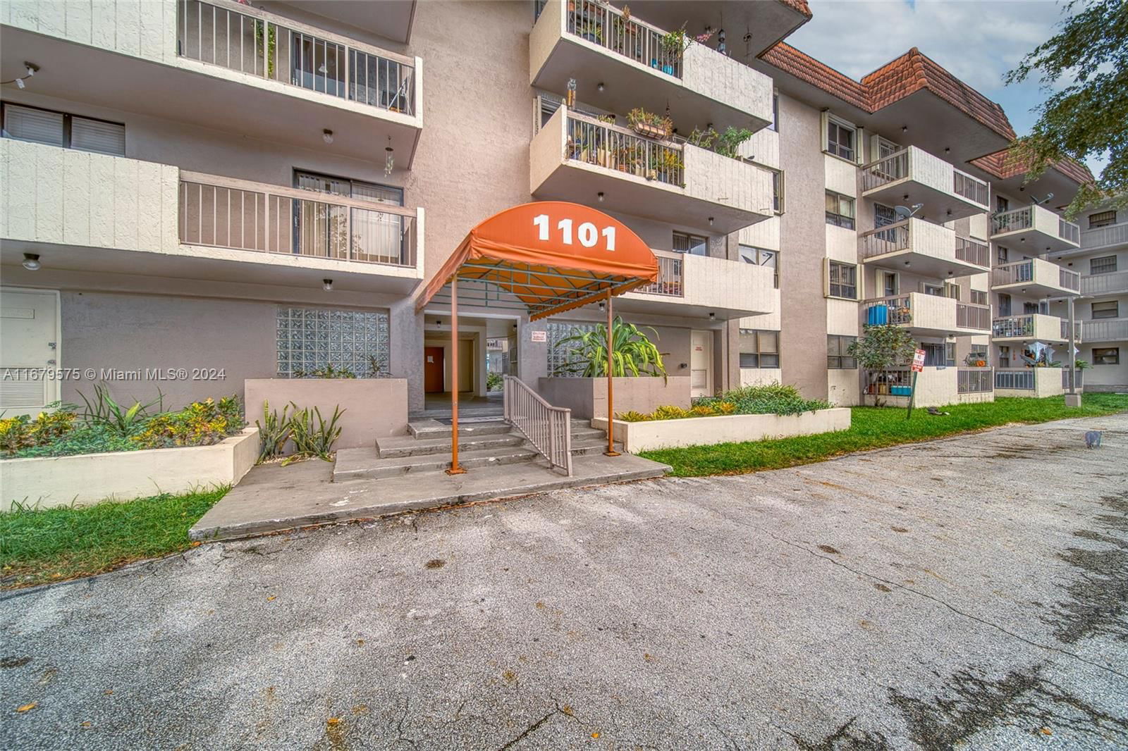 Real estate property located at 1101 122nd Ave #315, Miami-Dade, GARDEN LAKE TOWERS CONDO, Miami, FL