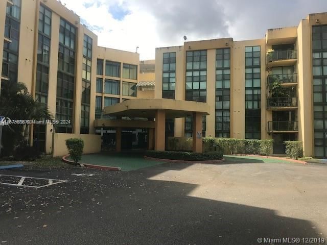 Real estate property located at 11750 18th St #322-1, Miami-Dade, INTERNATIONAL PARK I COND, Miami, FL