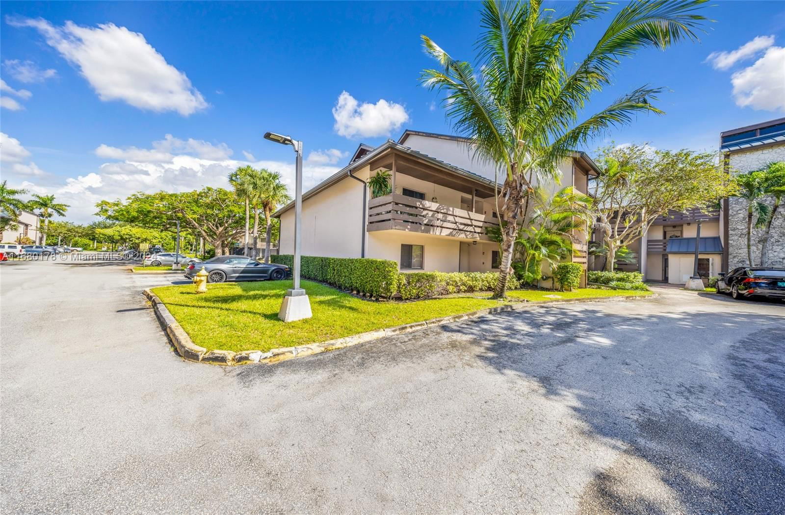 Real estate property located at 140 96th Ter #101, Broward, FOUNTAINS OF JACARANDA CO, Plantation, FL