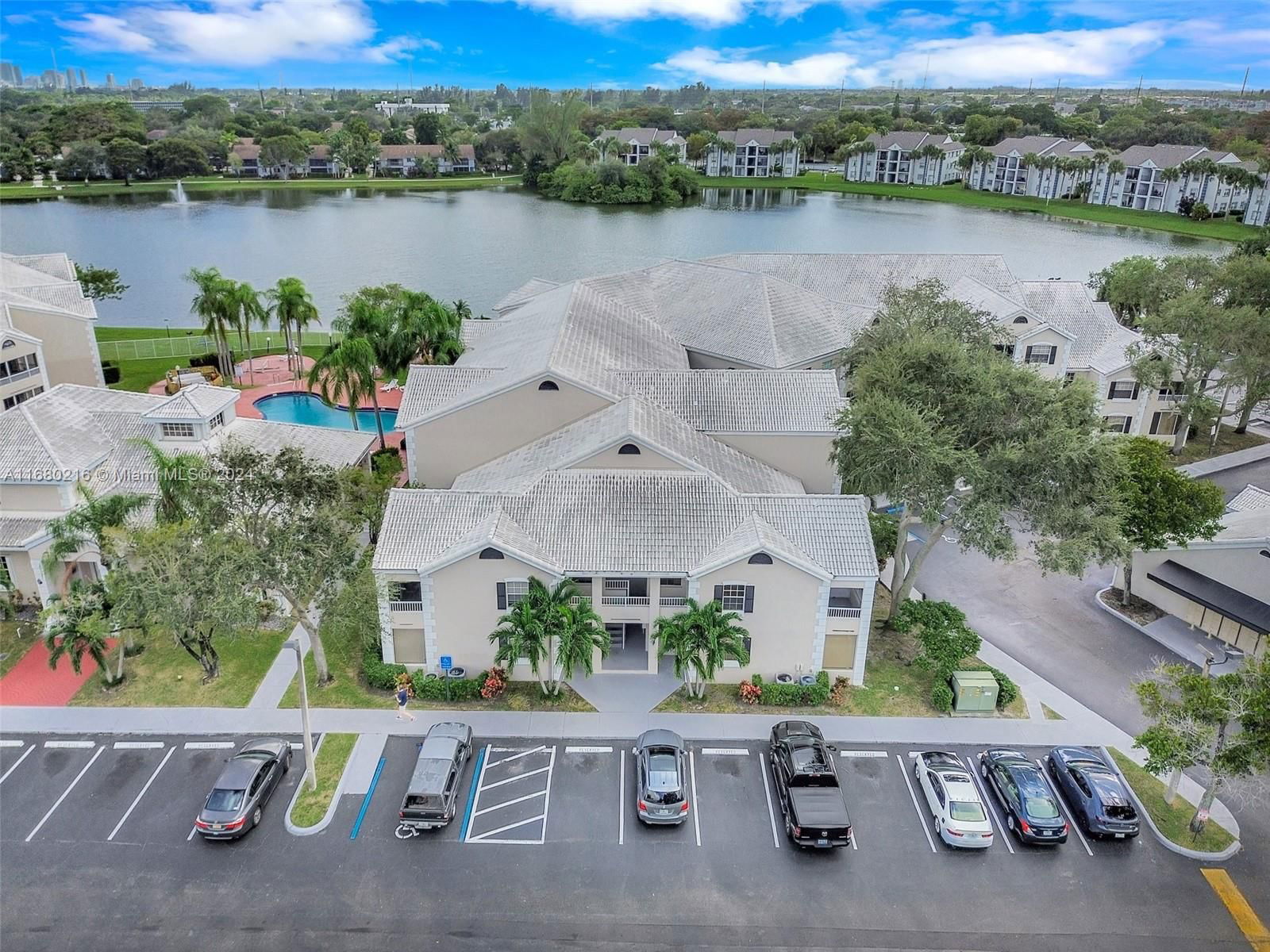 Real estate property located at 2880 Oakland Forest Dr #102, Broward, LAKEVIEW CLUB CONDO, Oakland Park, FL