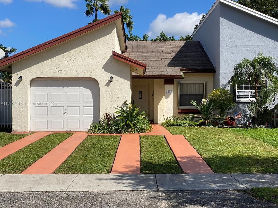 Real estate property located at 7031 154th Ct, Miami-Dade, WESTWIND LAKES TWIN VILLA, Miami, FL