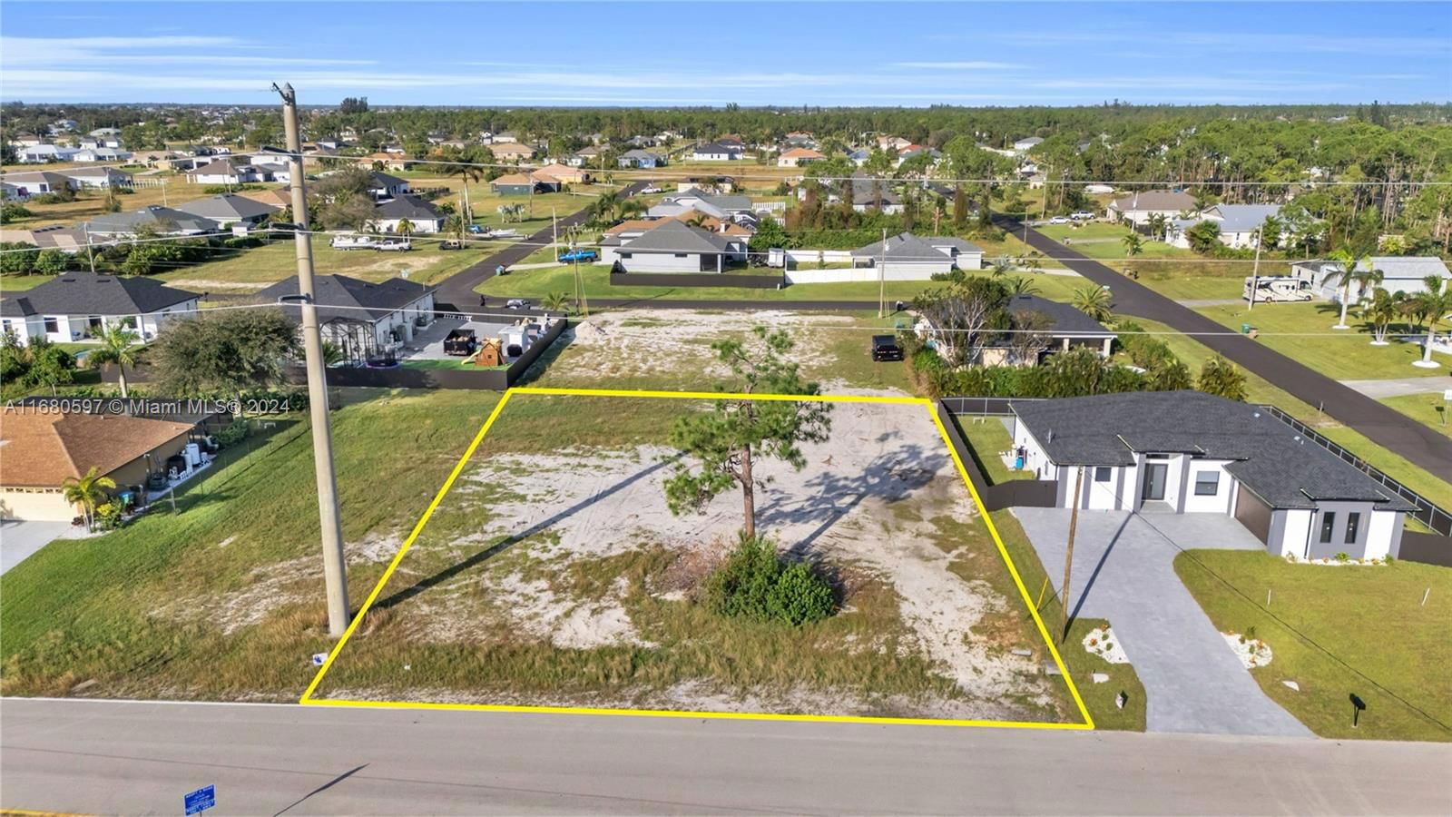 Real estate property located at 2206 EL Dorado Blvd, Lee, Cape Coral, Cape Coral, FL