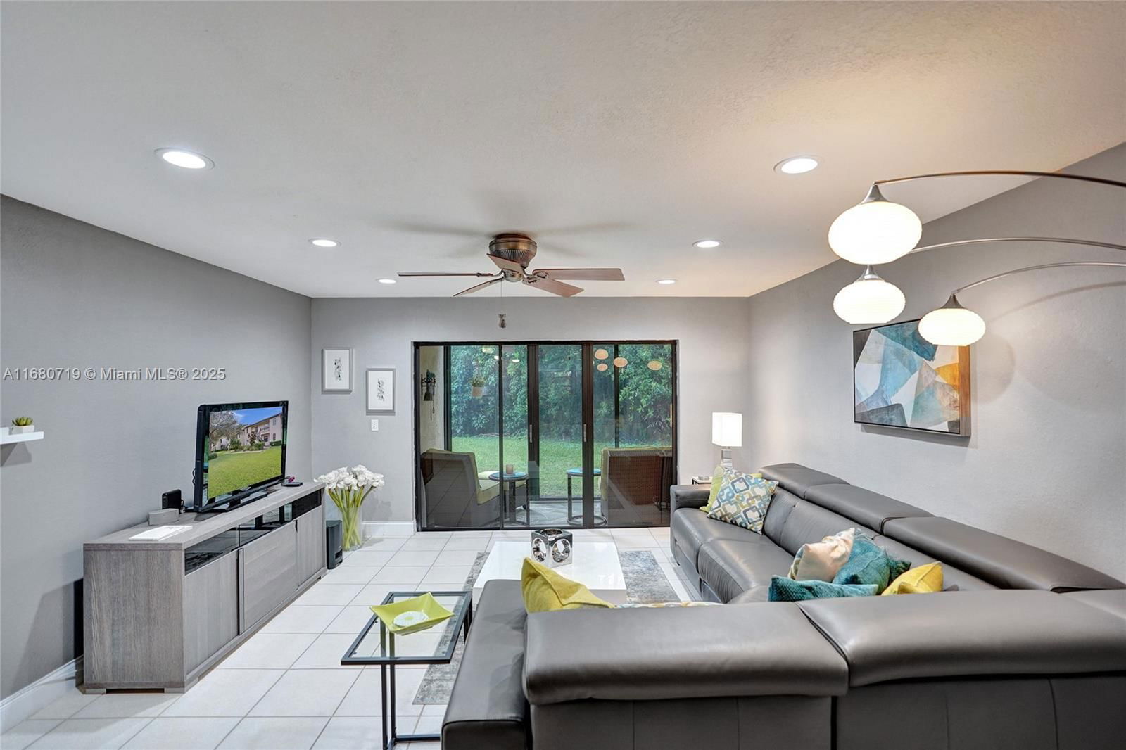 Real estate property located at 21362 Juego Cir #33G, Palm Beach, Boca Lago, Boca Raton, FL