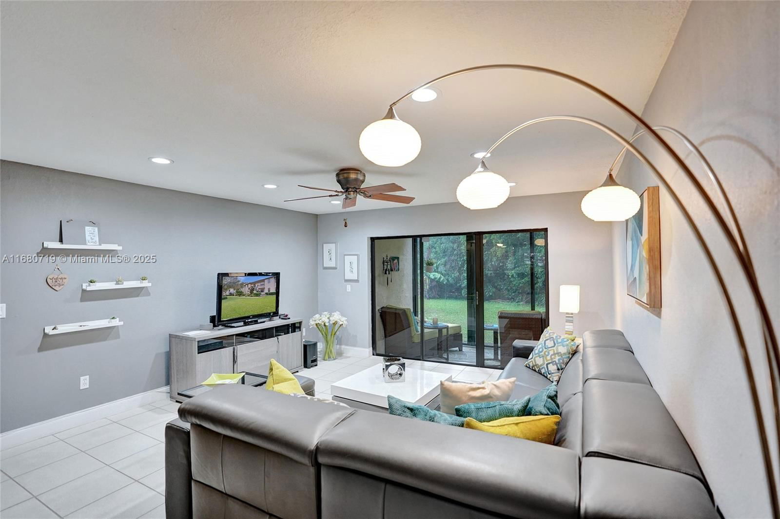 Real estate property located at 21362 Juego Cir #33G, Palm Beach, Boca Lago, Boca Raton, FL