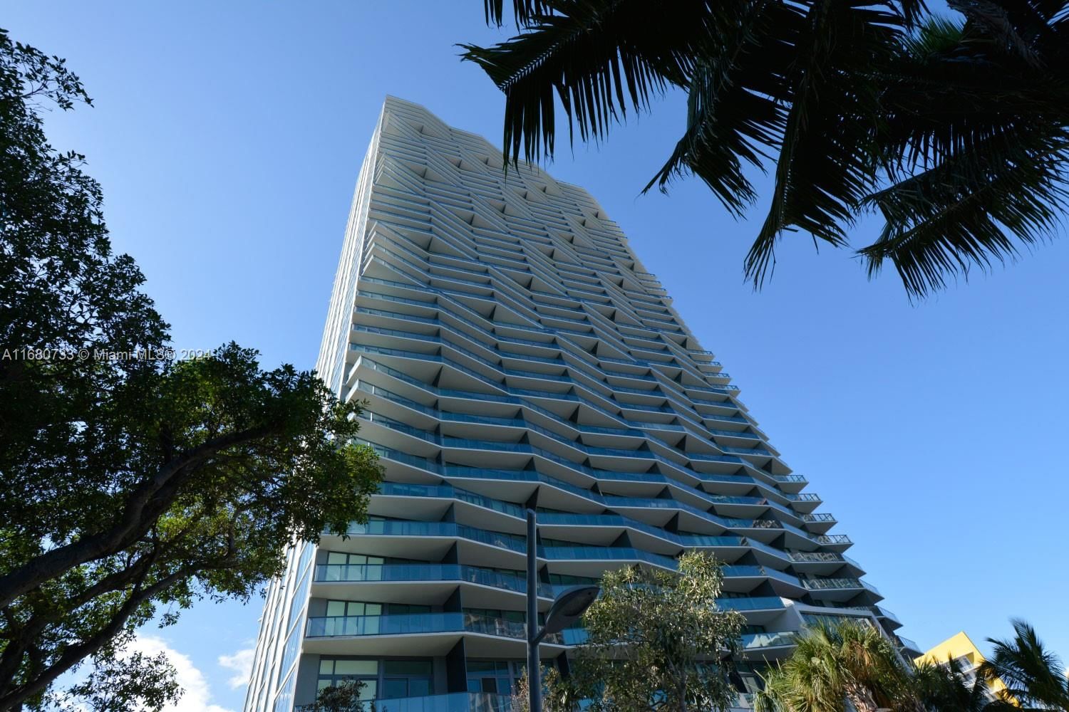 Real estate property located at 460 28th St #1403, Miami-Dade, ICON BAY CONDO, Miami, FL