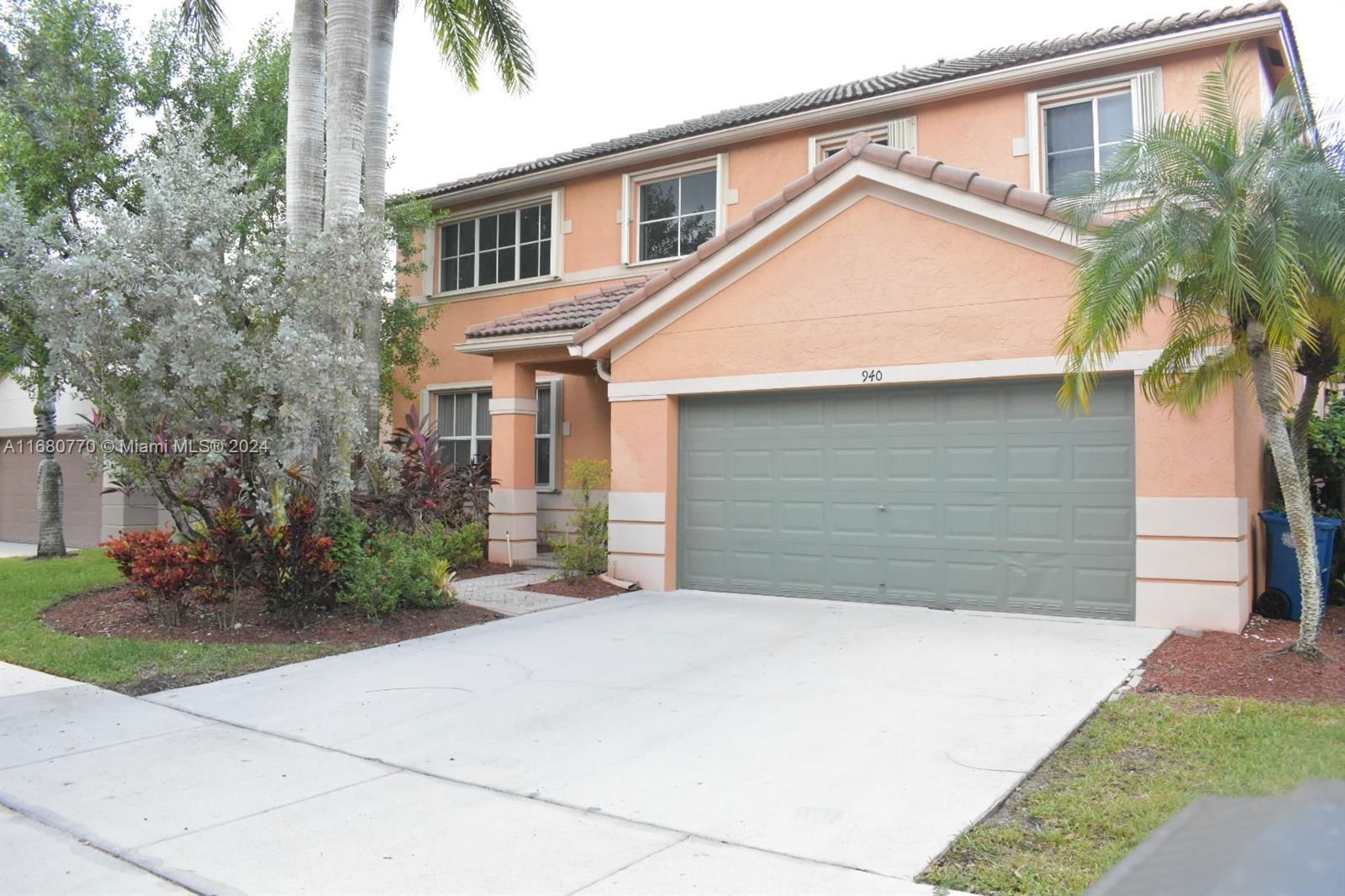 Real estate property located at 940 Tulip Cir, Broward, SECTOR 2-PARCELS 17 18 19, Weston, FL