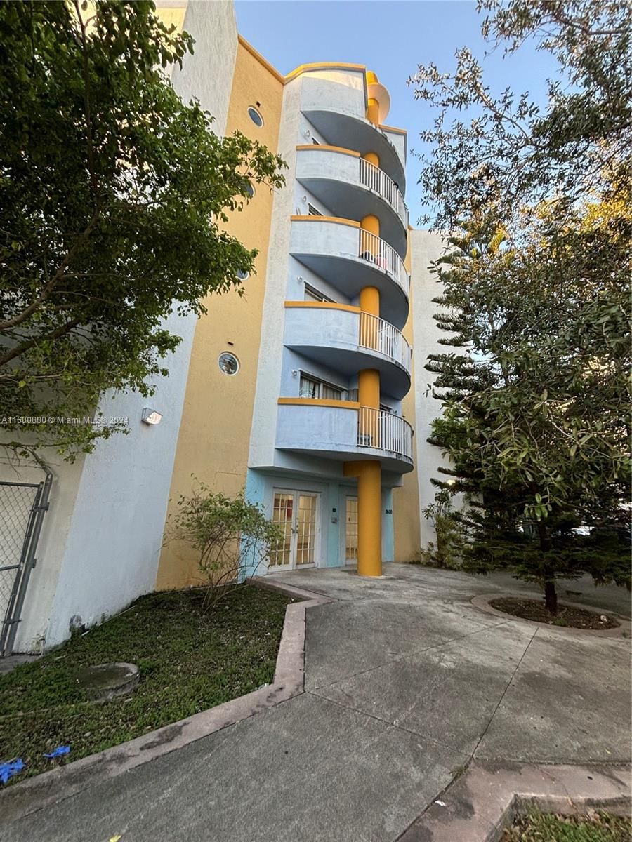 Real estate property located at 2600 23rd Ct #502, Miami-Dade, WEST HAVEN CONDO, Miami, FL