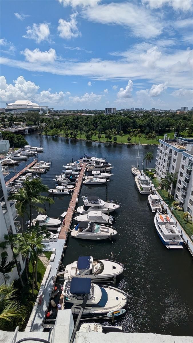 Real estate property located at 1700 North River Dr, Miami-Dade, RIVER RUN YACHT CLUB COND, Miami, FL