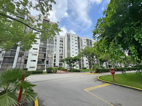 Real estate property located at 17021 Bay Rd #124, Miami-dade, Plaza Of Americas Condo P, Sunny Isles Beach, FL