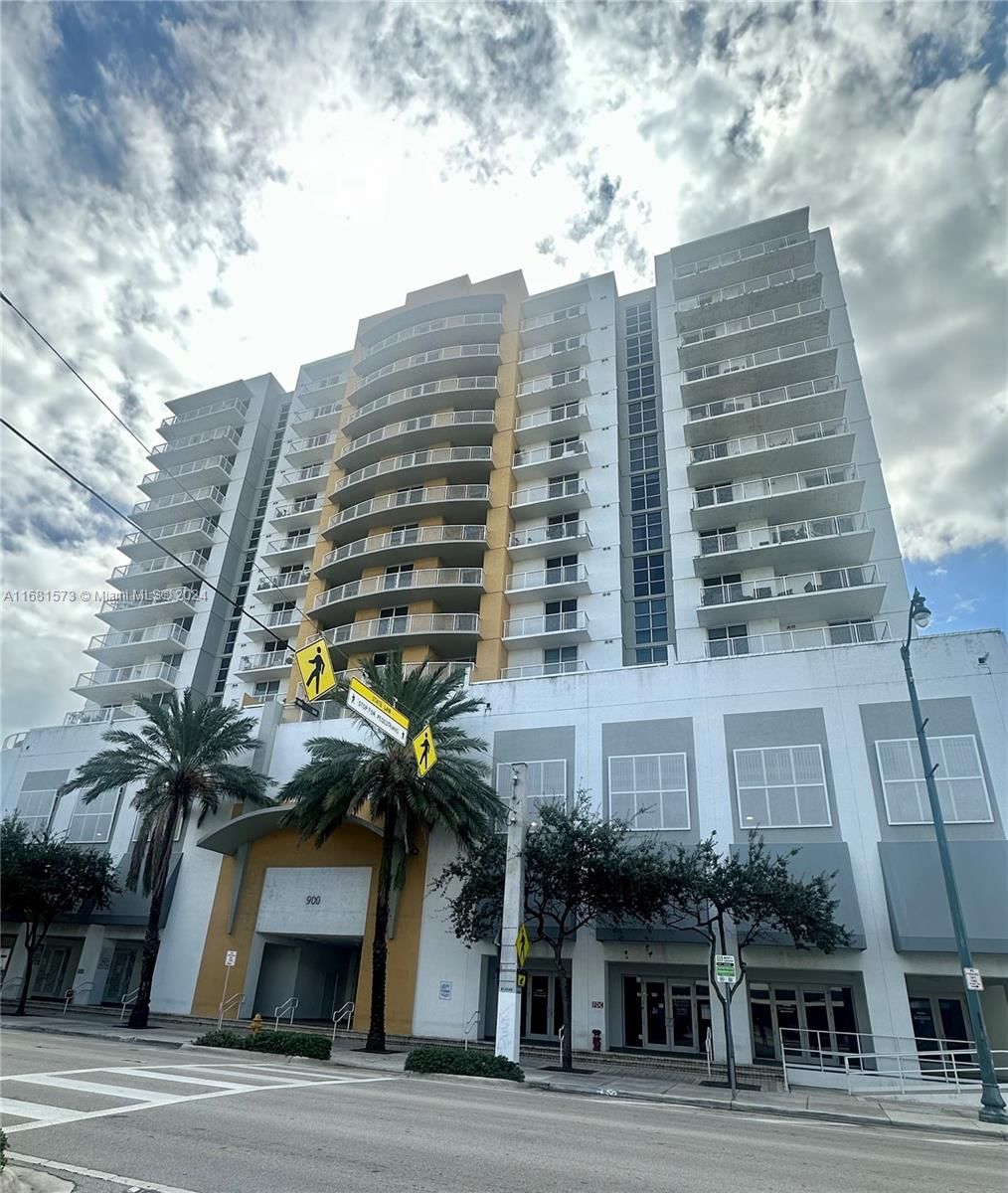 Real estate property located at 900 8th St #1203, Miami-Dade, BRICKELL VISTA CONDO, Miami, FL