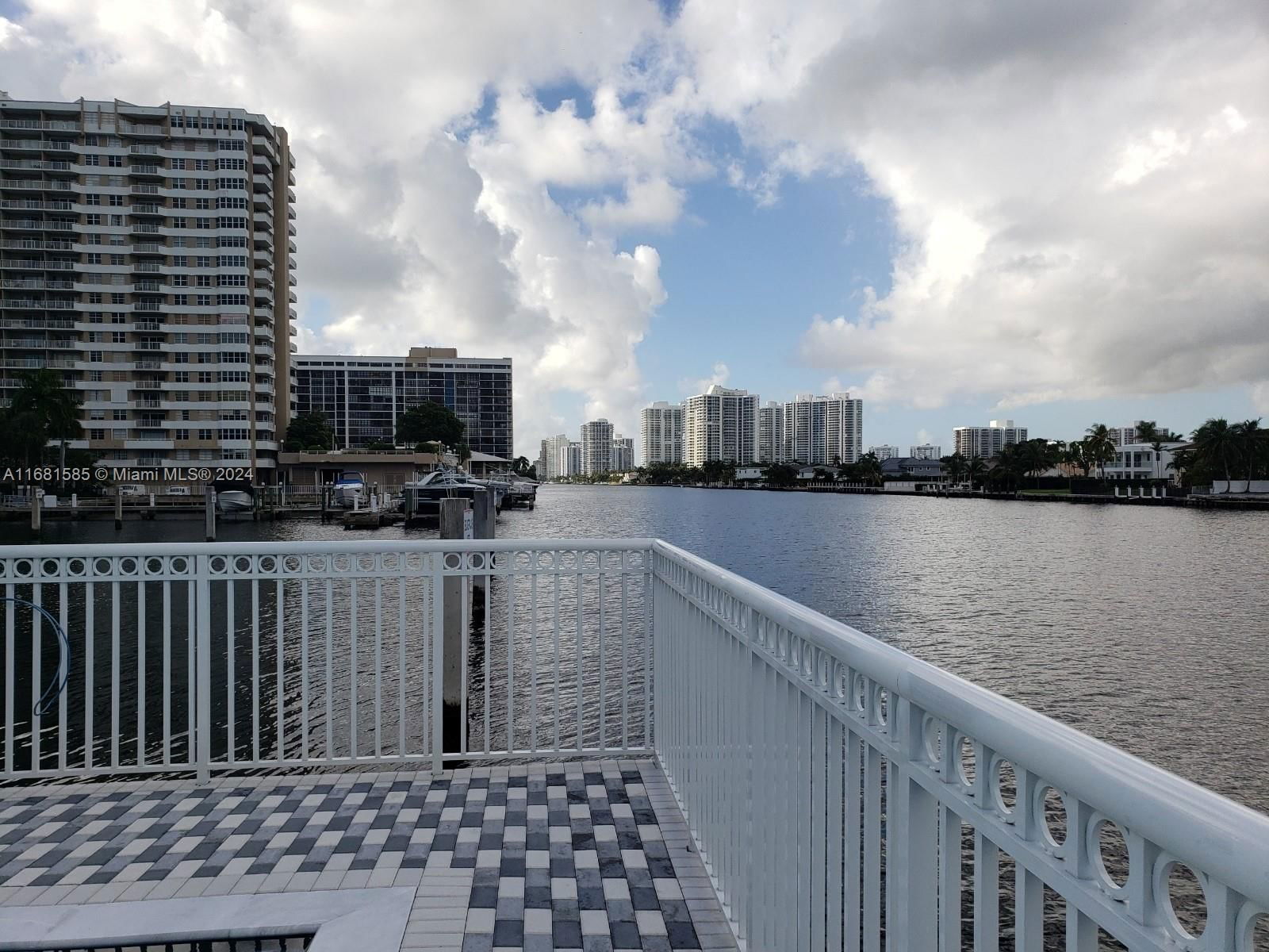 Real estate property located at 1913 Ocean Dr #422, Broward, Chelsea Bayview Condo, Hallandale Beach, FL