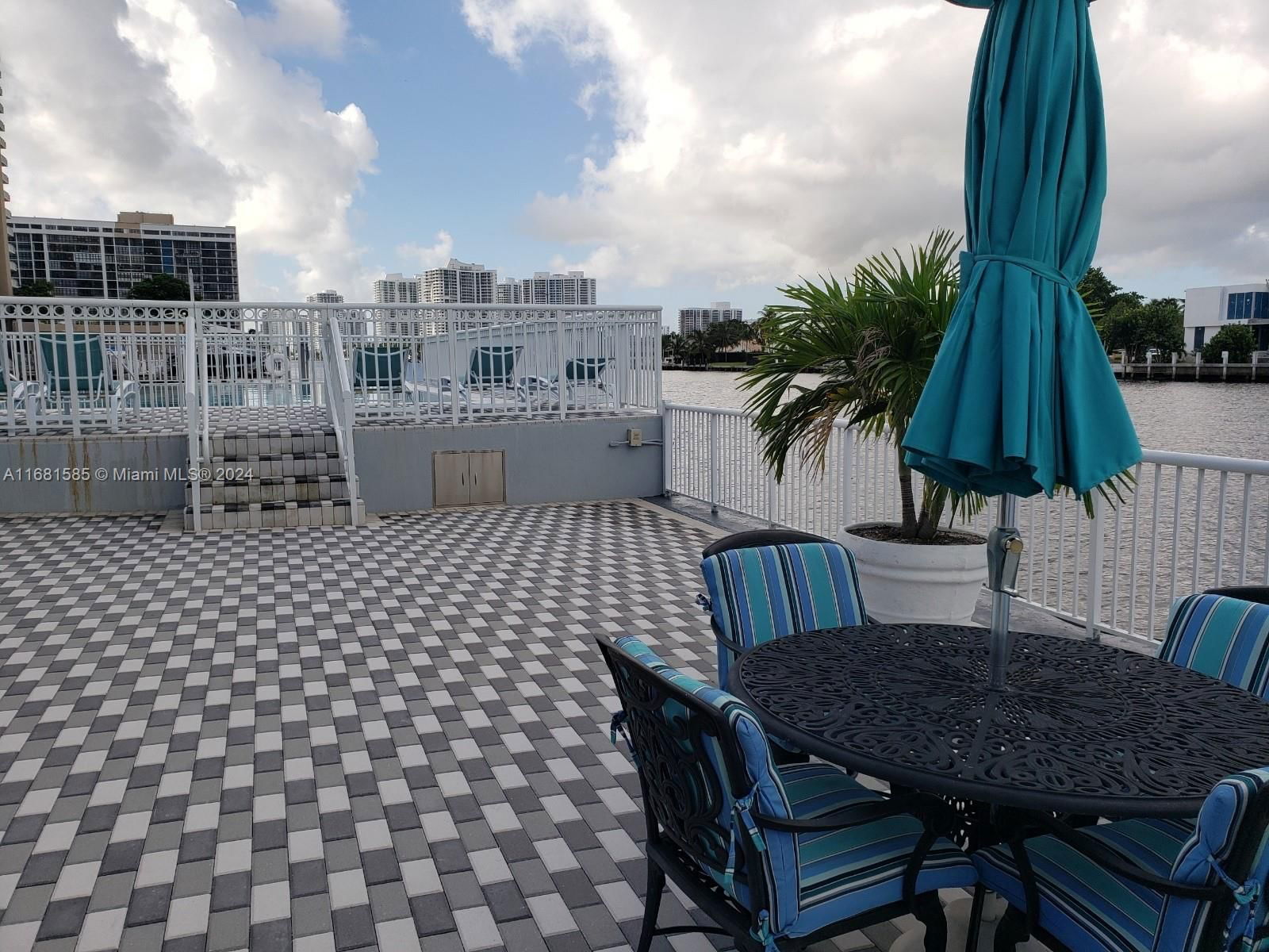 Real estate property located at 1913 Ocean Dr #422, Broward, Chelsea Bayview Condo, Hallandale Beach, FL