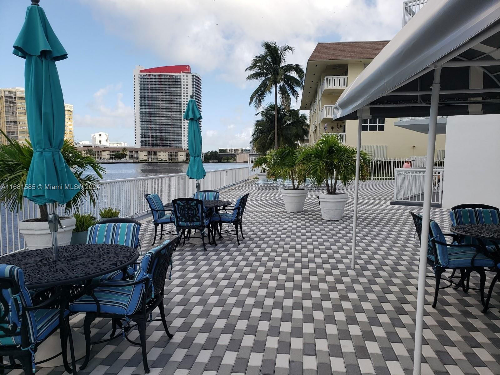 Real estate property located at 1913 Ocean Dr #422, Broward, Chelsea Bayview Condo, Hallandale Beach, FL