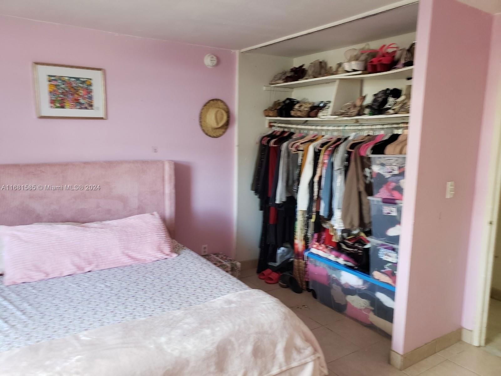 Real estate property located at 1913 Ocean Dr #422, Broward, Chelsea Bayview Condo, Hallandale Beach, FL