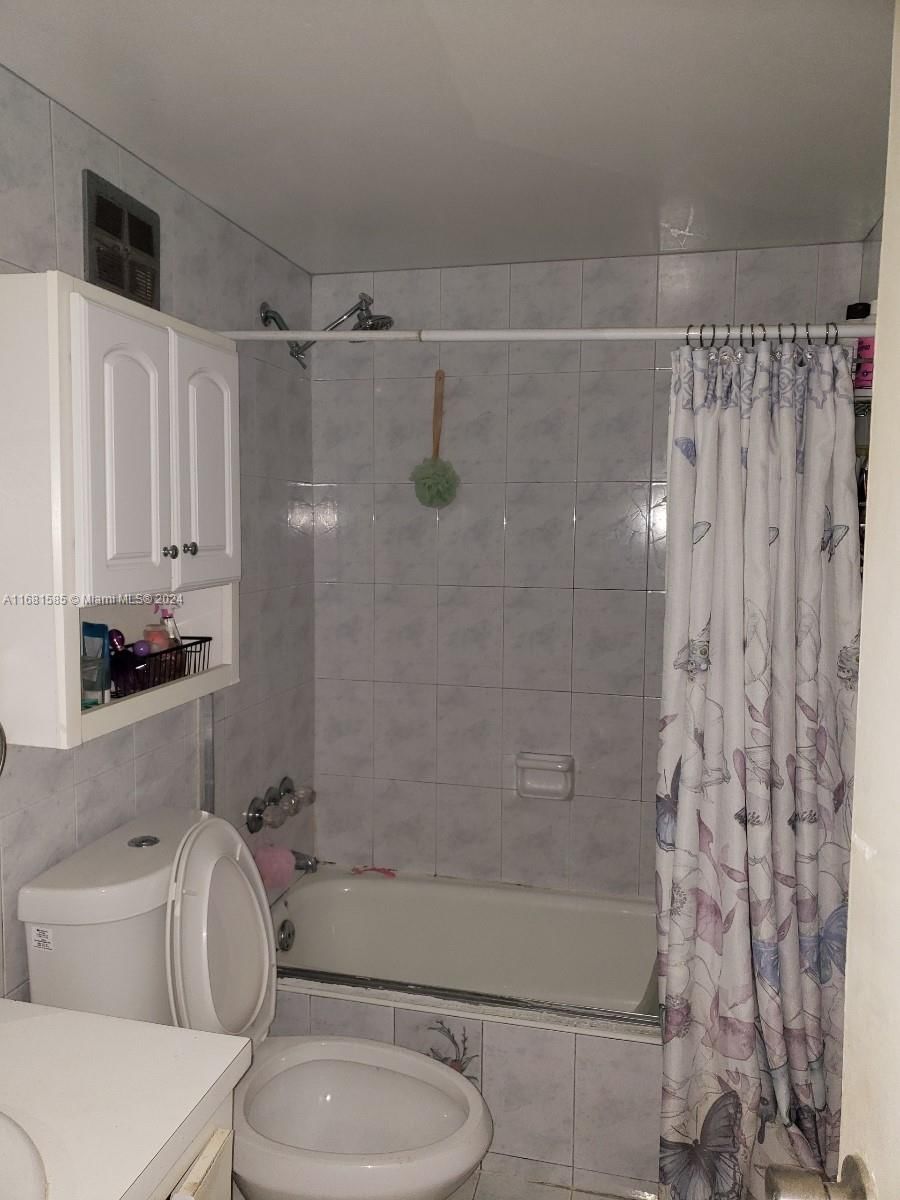 Real estate property located at 1913 Ocean Dr #422, Broward, Chelsea Bayview Condo, Hallandale Beach, FL