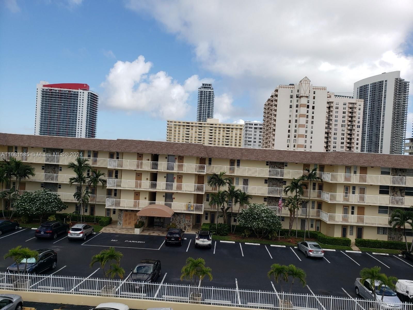 Real estate property located at 1913 Ocean Dr #422, Broward, Chelsea Bayview Condo, Hallandale Beach, FL