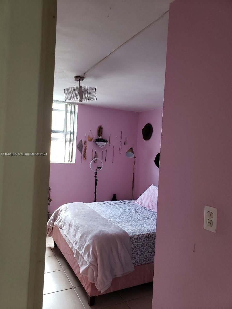 Real estate property located at 1913 Ocean Dr #422, Broward, Chelsea Bayview Condo, Hallandale Beach, FL