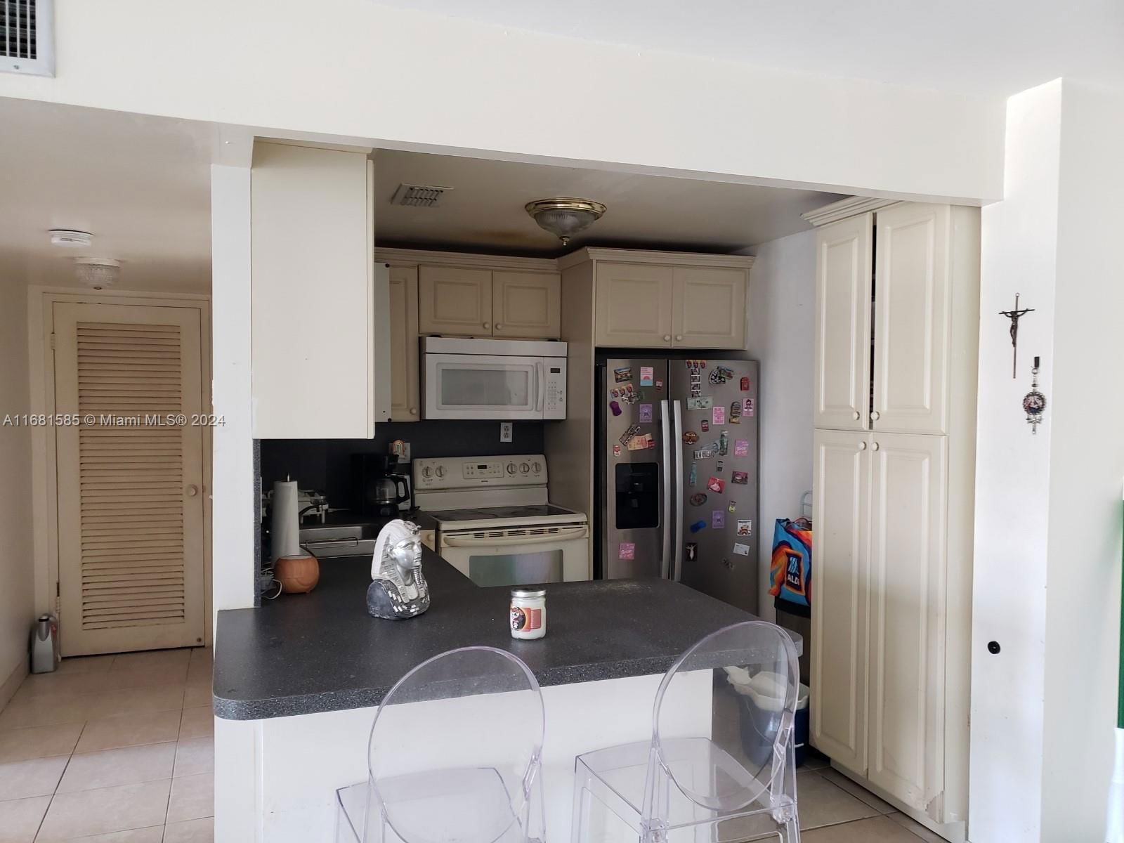 Real estate property located at 1913 Ocean Dr #422, Broward, Chelsea Bayview Condo, Hallandale Beach, FL