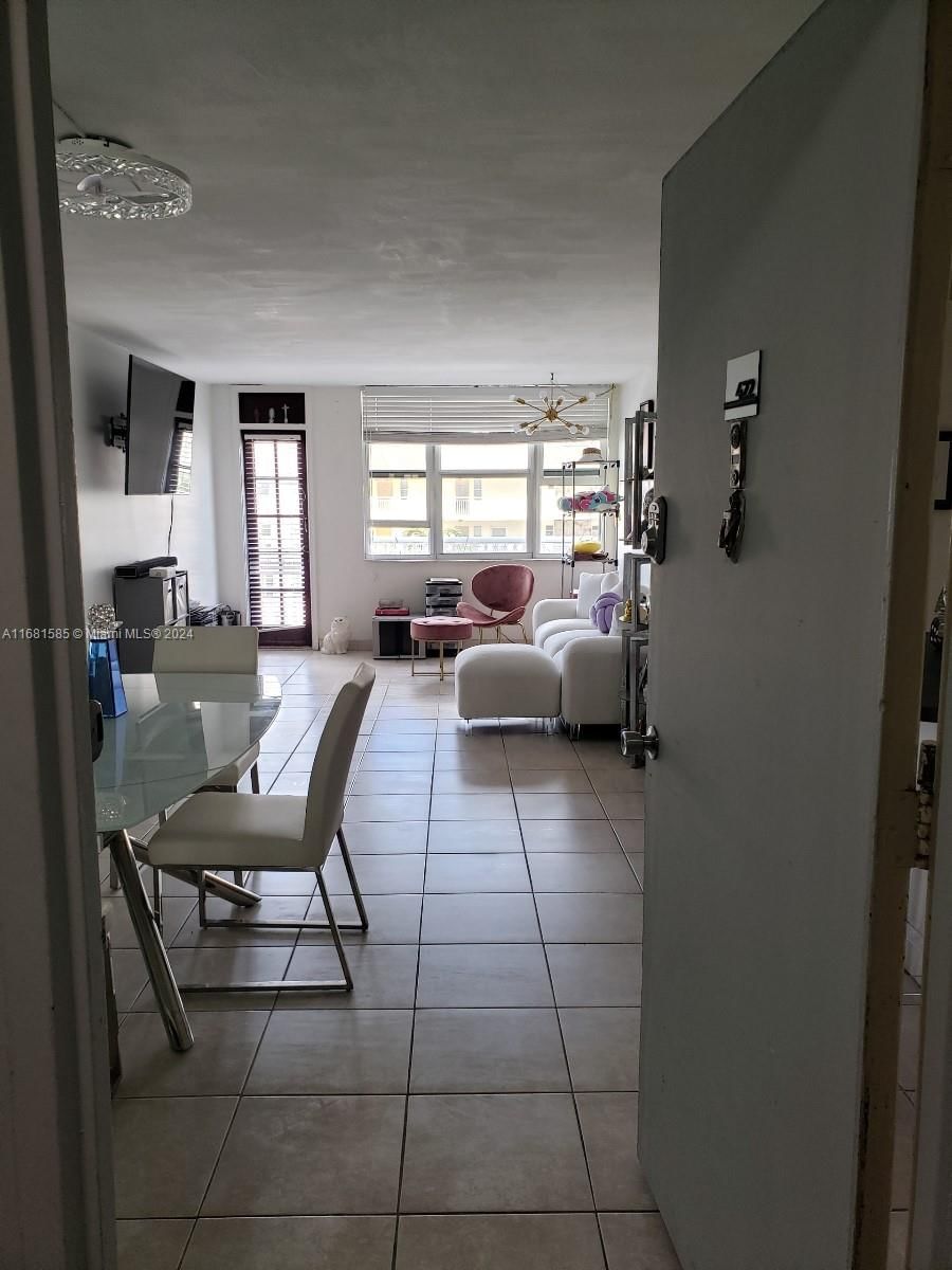 Real estate property located at 1913 Ocean Dr #422, Broward, Chelsea Bayview Condo, Hallandale Beach, FL