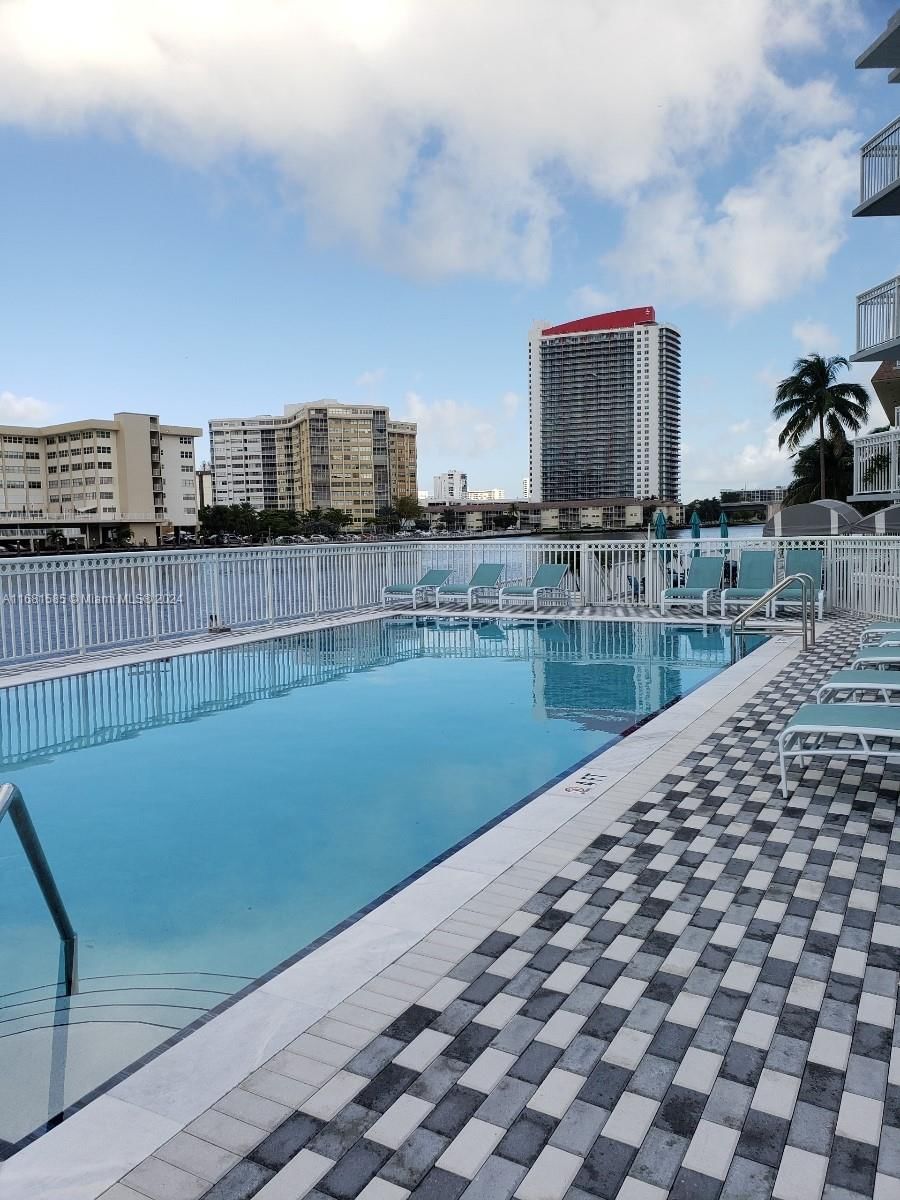 Real estate property located at 1913 Ocean Dr #422, Broward, Chelsea Bayview Condo, Hallandale Beach, FL