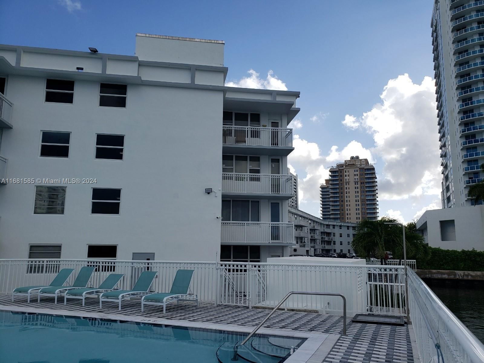 Real estate property located at 1913 Ocean Dr #422, Broward, Chelsea Bayview Condo, Hallandale Beach, FL