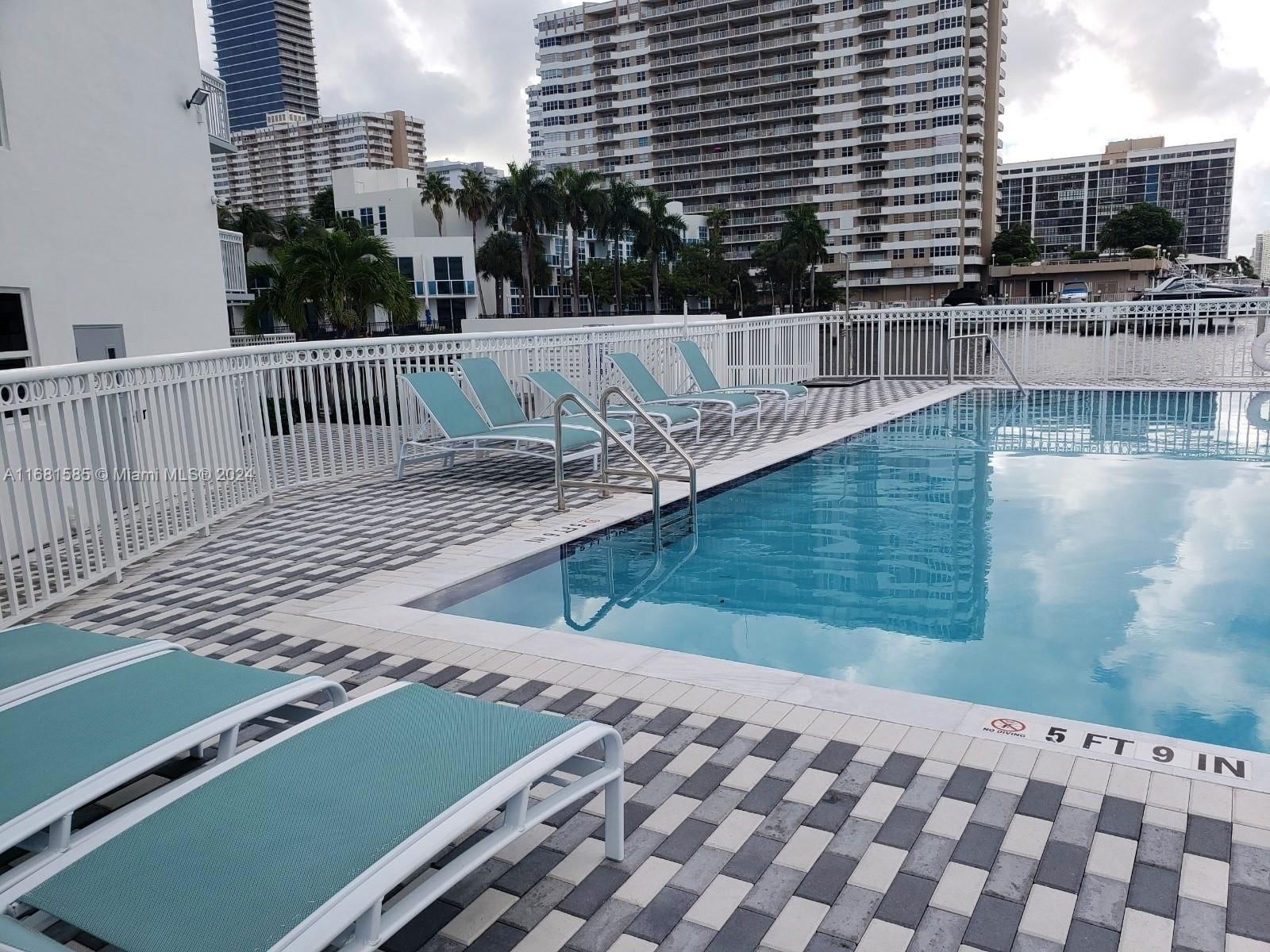 Real estate property located at 1913 Ocean Dr #422, Broward, Chelsea Bayview Condo, Hallandale Beach, FL