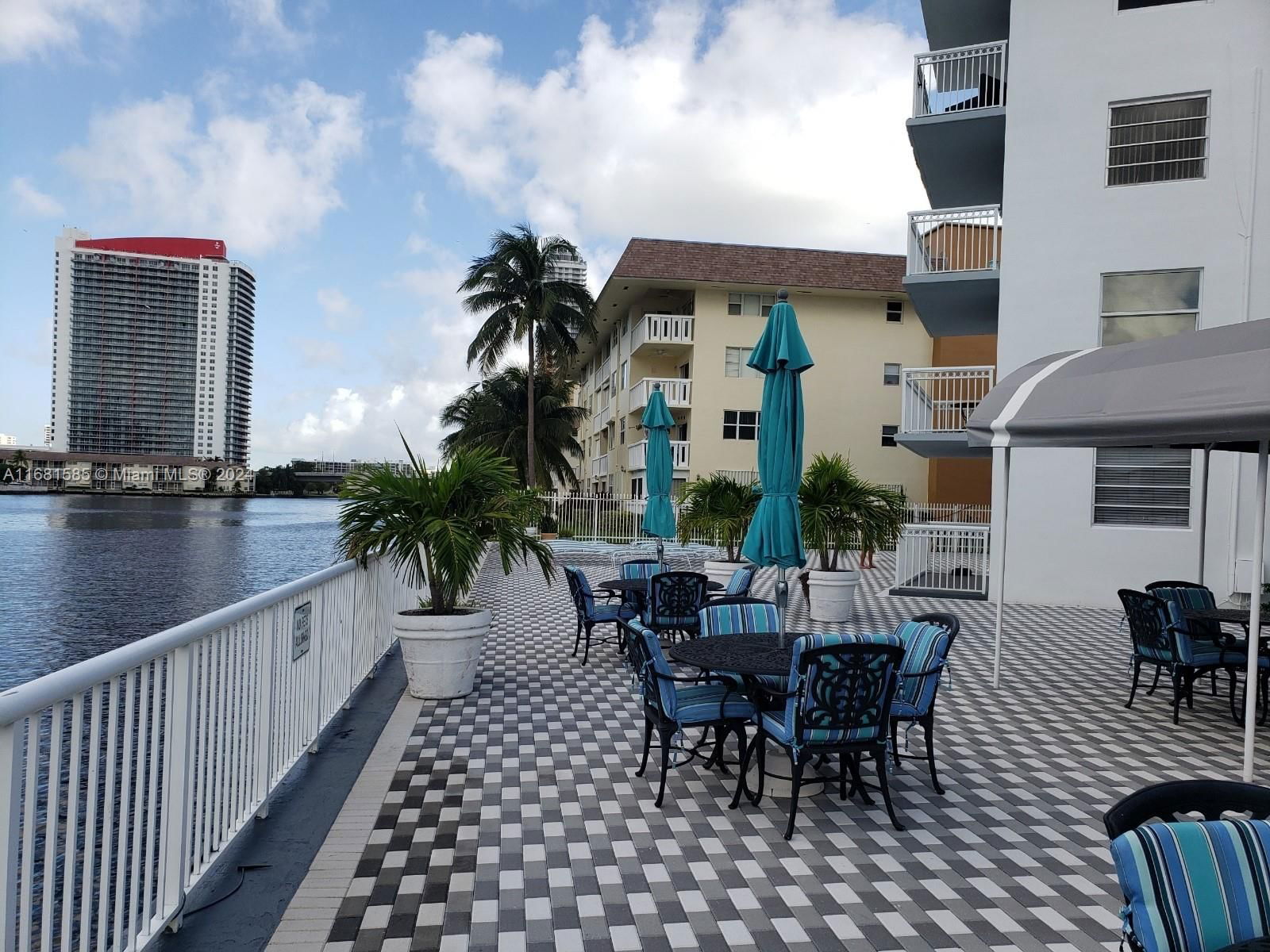 Real estate property located at 1913 Ocean Dr #422, Broward, Chelsea Bayview Condo, Hallandale Beach, FL