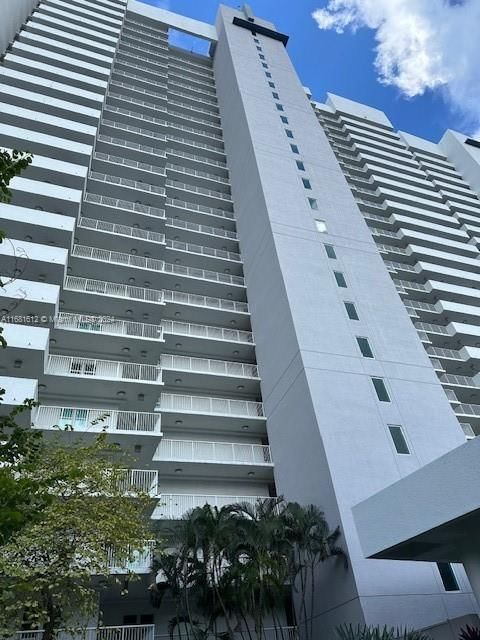 Real estate property located at 14951 Royal Oaks Ln #2204, Miami-Dade, THE OAKS I CONDO, North Miami, FL