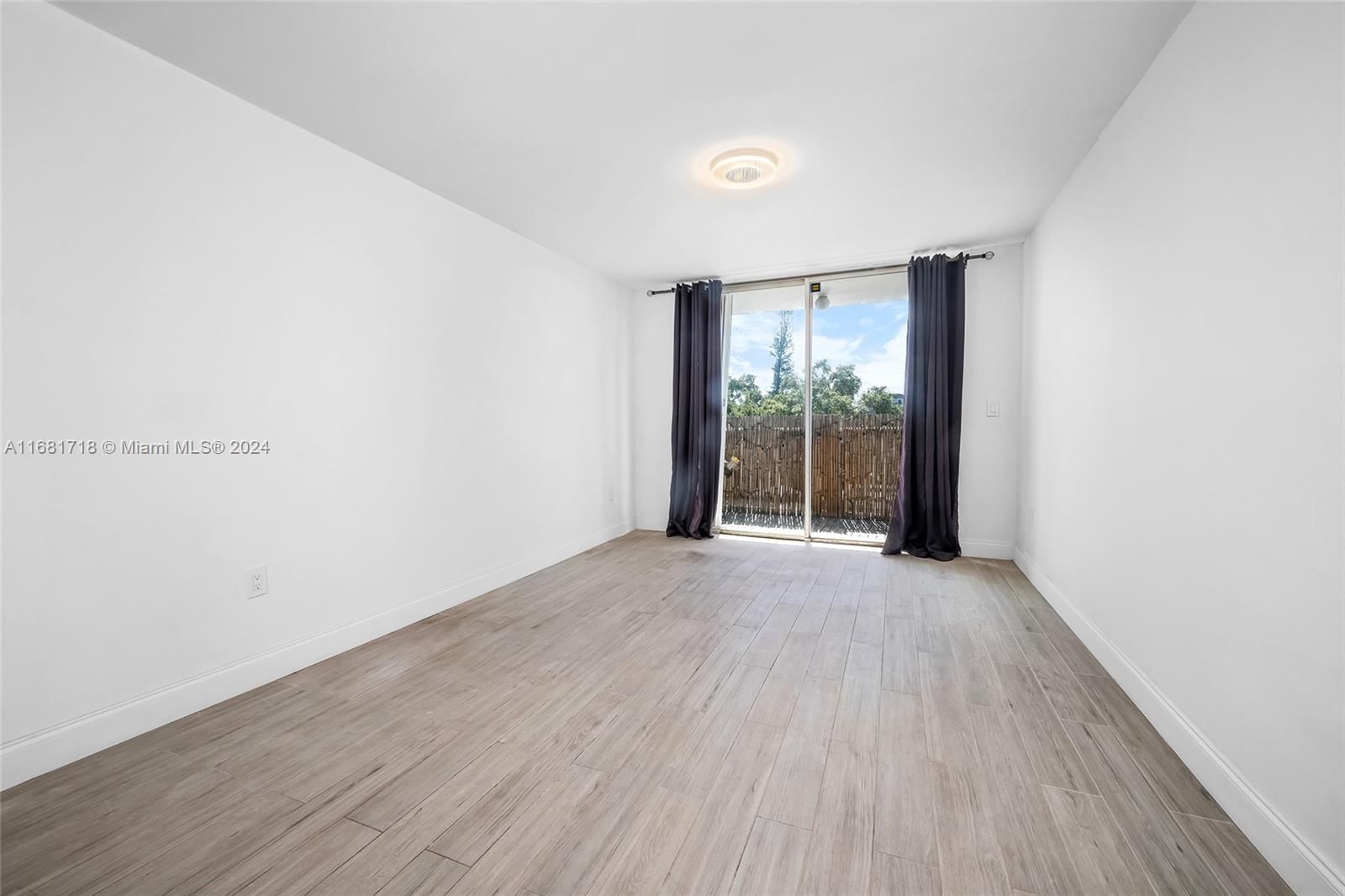 Real estate property located at 1010 11th St #507, Miami-dade, Aragon Plaza Condo, Miami, FL