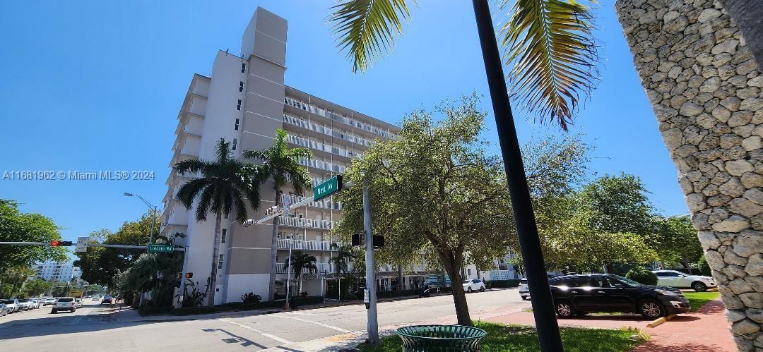 Real estate property located at 1300 Lincoln Rd A701, Miami-Dade, LINCOLN TOWERS CONDO, Miami Beach, FL