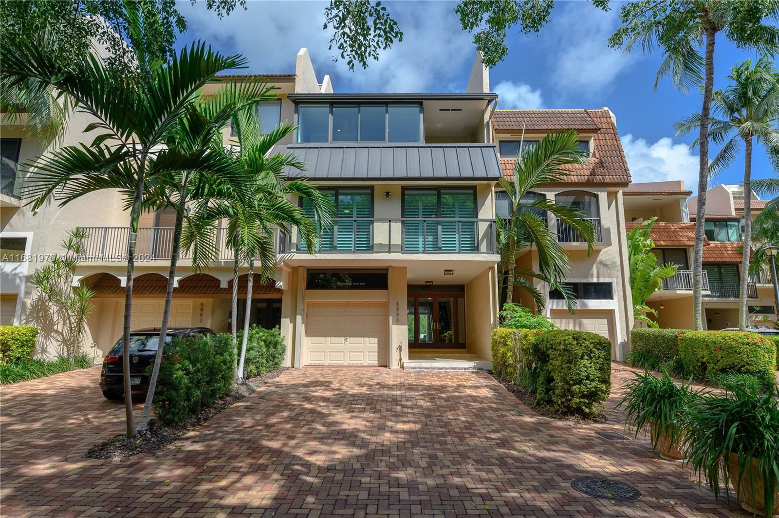 Real estate property located at 5990 Paradise Point Dr #5990, Miami-Dade, ROYAL HARBOUR YACHT CLUB, Palmetto Bay, FL