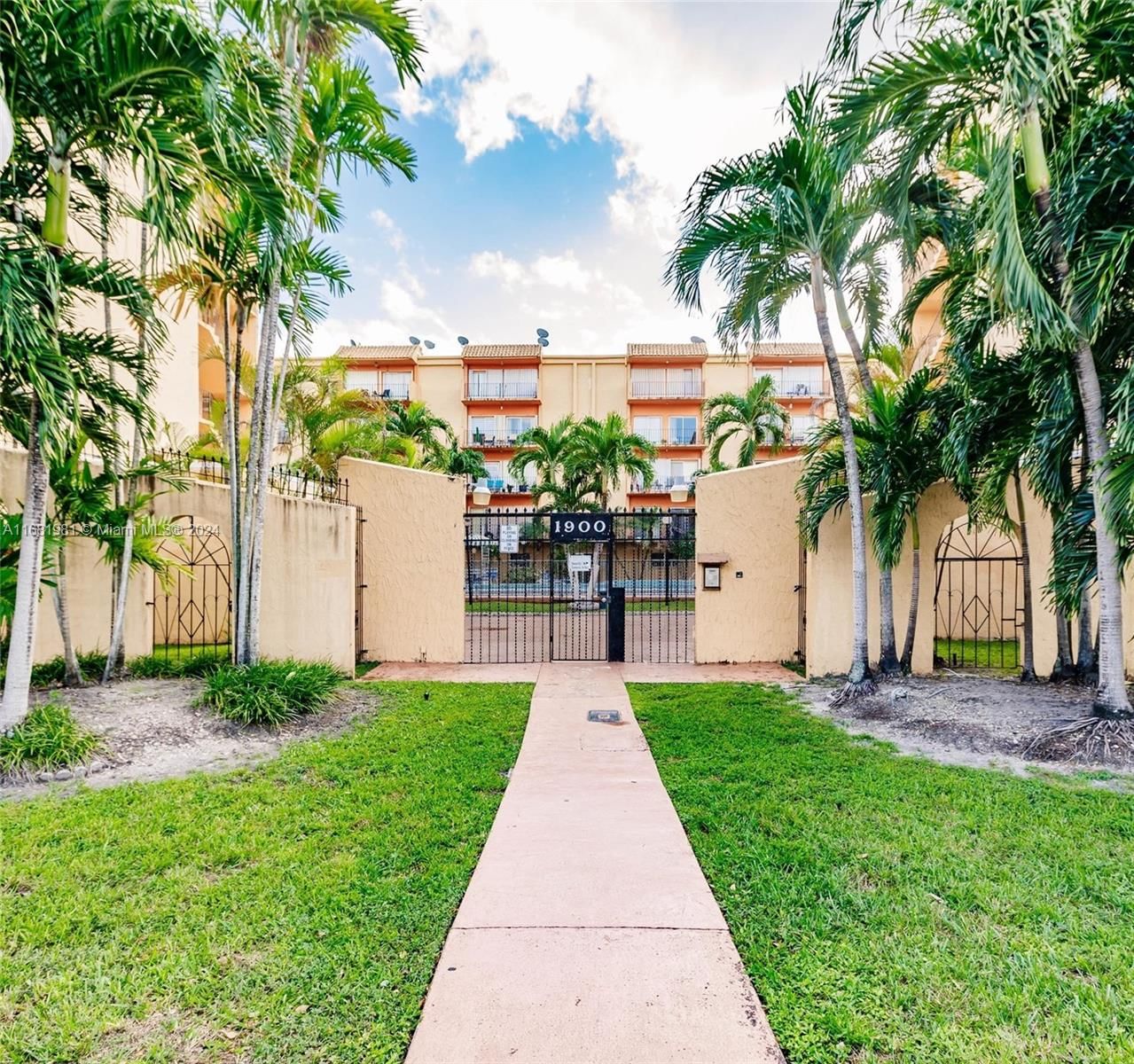 Real estate property located at 1900 54th St #213, Miami-Dade, WESTLAND EDEN CONDO II, Hialeah, FL