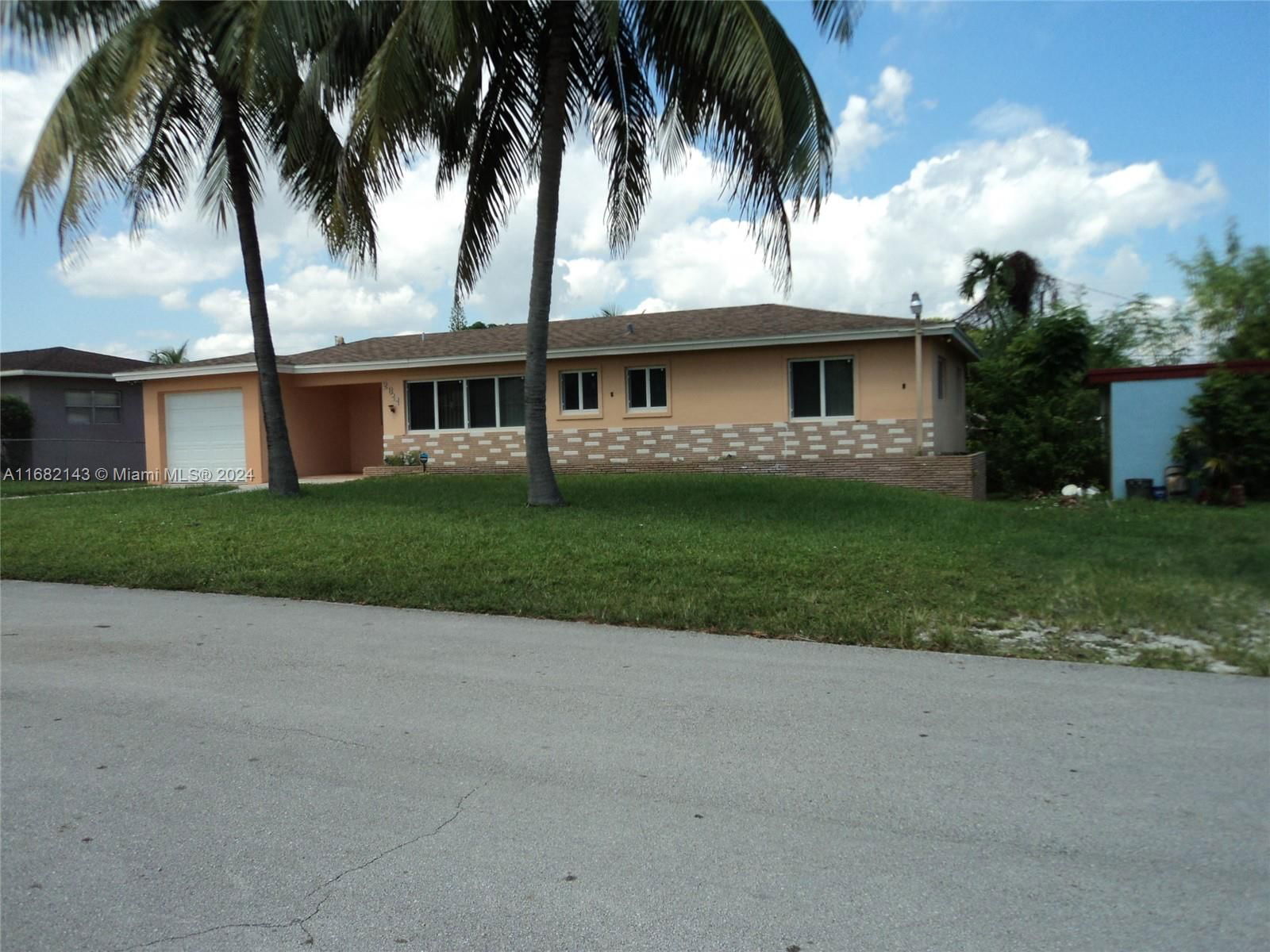 Real estate property located at 2611 Rodman St, Broward, SOUTH HOLLYWOOD AMD PLAT, Hollywood, FL