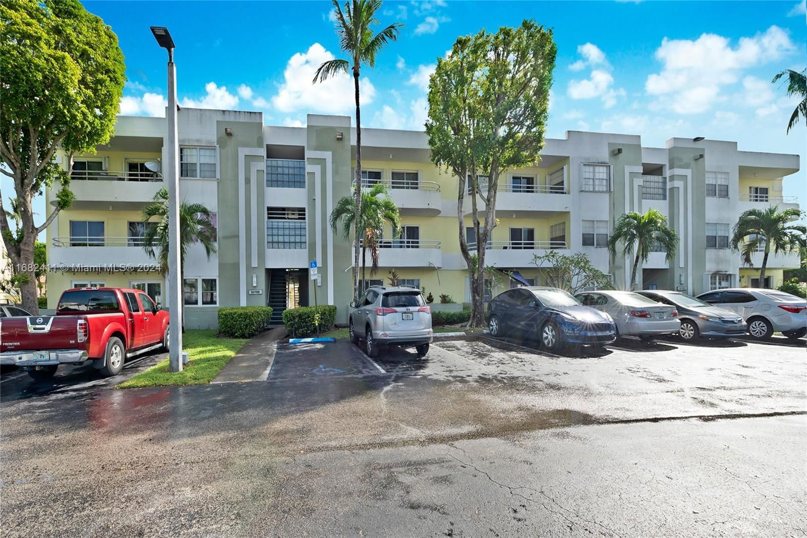 Real estate property located at 10765 108th Ave #208, Miami-Dade, PALM COVE COND, Miami, FL