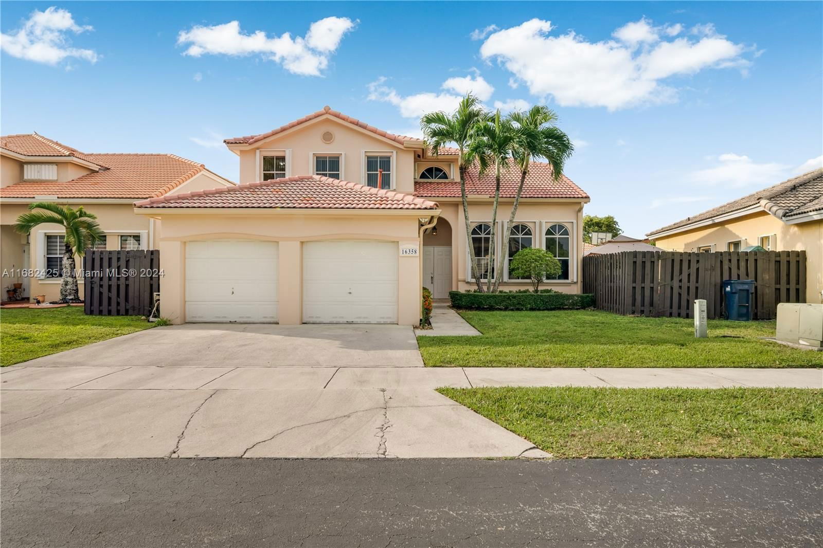 Real estate property located at 16358 82nd Ter, Miami-Dade, POINCIANA AT SUNSET LAKES, Miami, FL