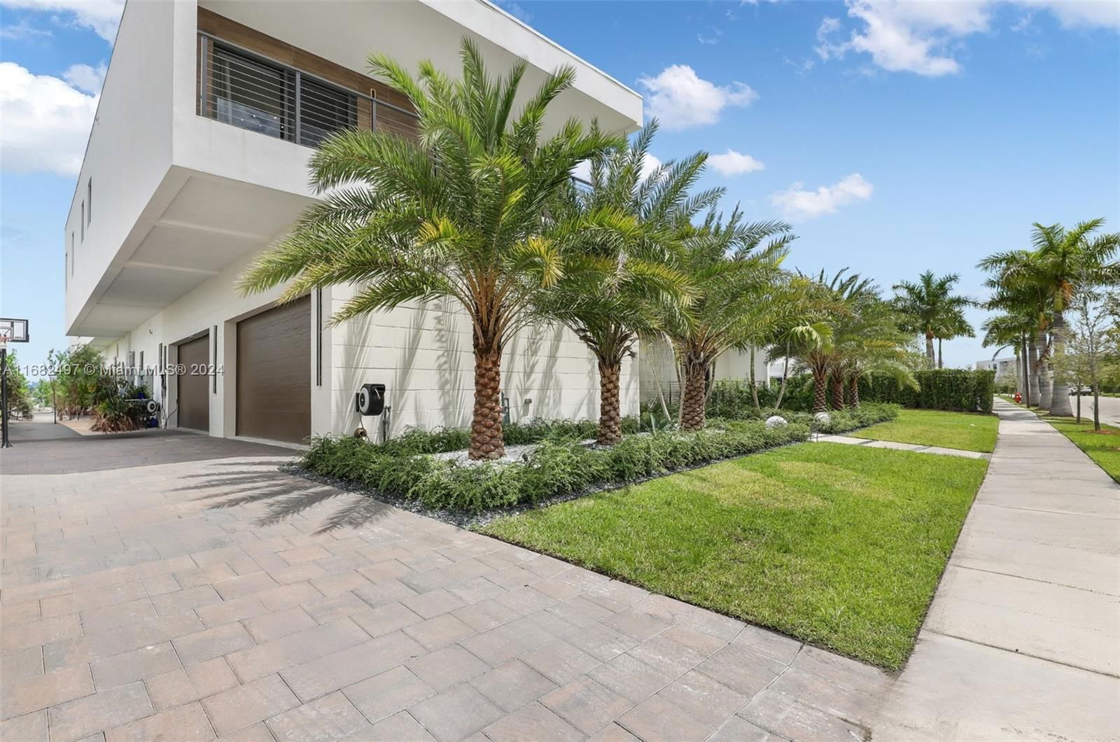 Real estate property located at 16649 Botaniko Dr N, Broward, WESTON ESTATES, Weston, FL