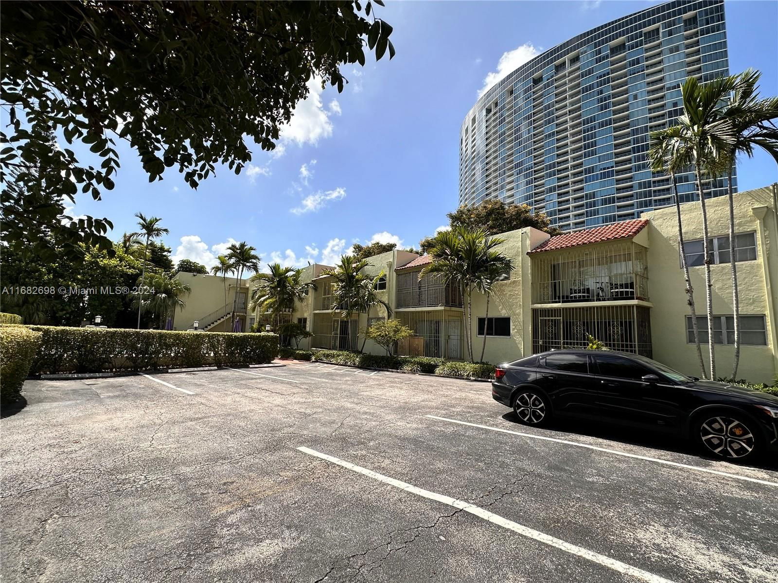 Real estate property located at 520 38th St #10, Miami-Dade, POINT BAY NORTH CONDO, Miami, FL