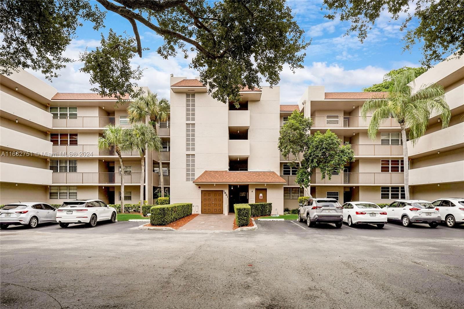 Real estate property located at 1931 Sabal Palm Dr #402, Broward, CONDO 4 OF SABAL PALM CON, Davie, FL