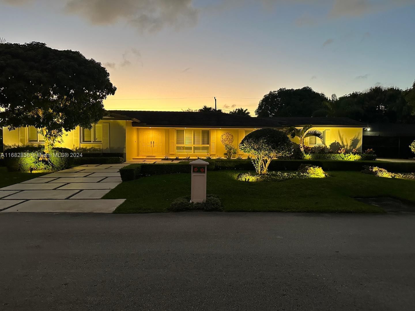 Real estate property located at 7300 84th Pl, Miami-Dade, WINDEMERE WOODE, Miami, FL