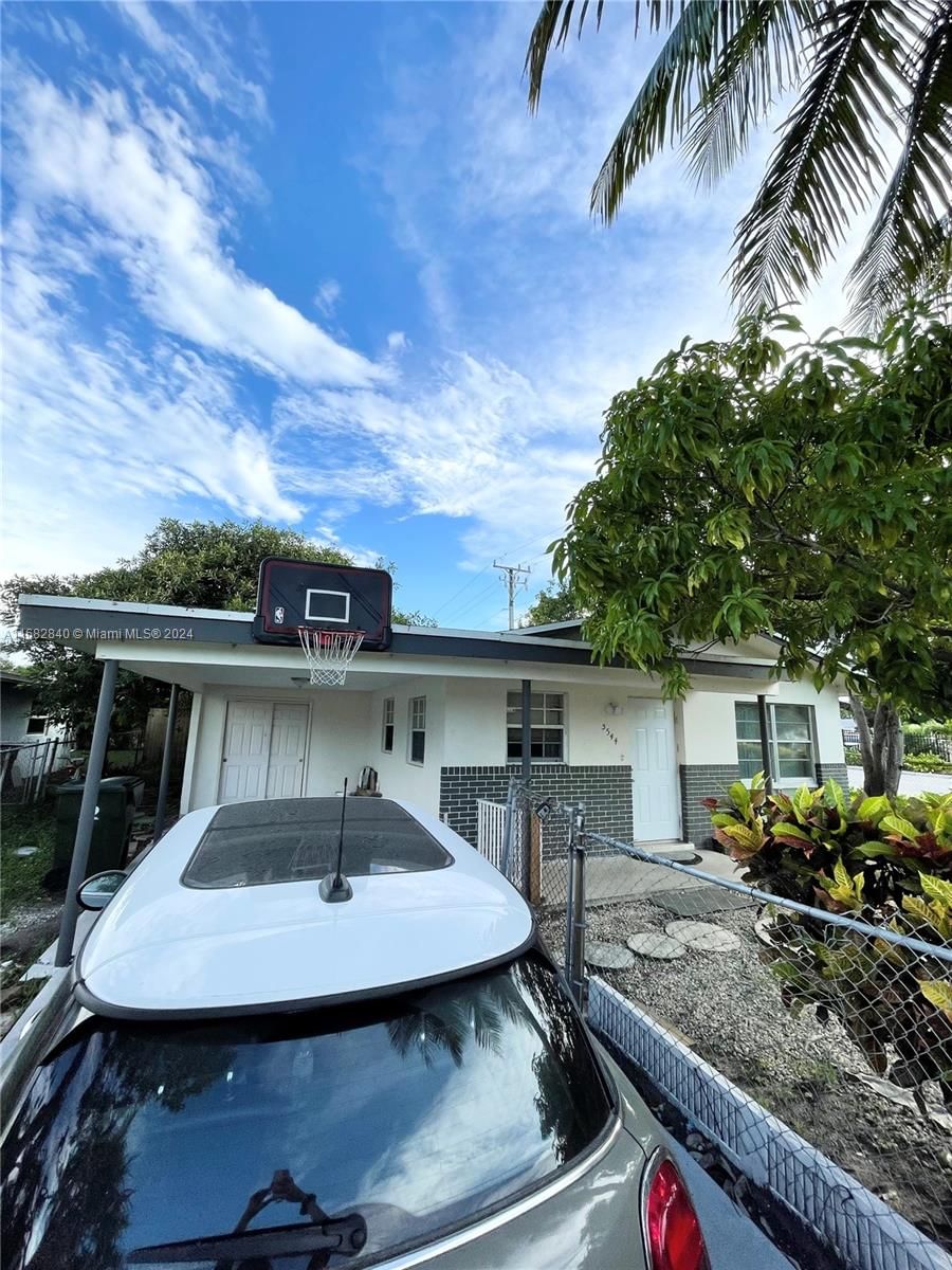 Real estate property located at 3544 12th Ct, Broward, BREEZYWAY MANOR, Fort Lauderdale, FL