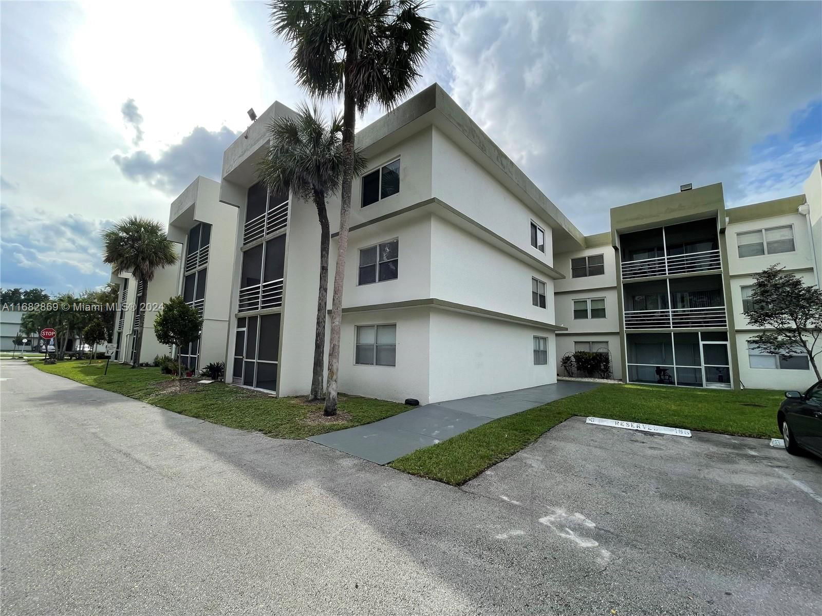 Real estate property located at 4255 University Dr #201, Broward, SPRINGCREST CONDO, Sunrise, FL