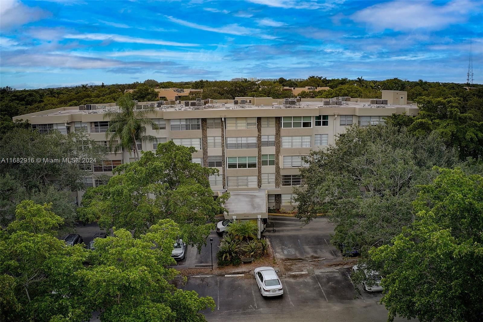 Real estate property located at 6700 Cypress Rd #412, Broward, PLANTATION PLACE CONDO, Plantation, FL