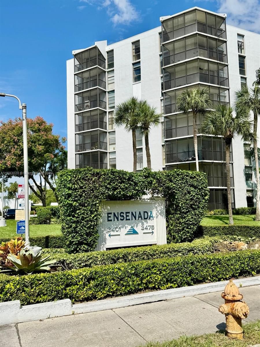 Real estate property located at 3475 Country Club Dr #206, Miami-Dade, ENSENADA CONDO BLDG E-II, Aventura, FL