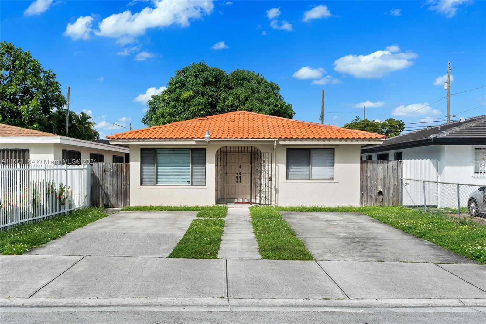 Real estate property located at 811 33rd St, Miami-Dade, KRAFTLAWN, Hialeah, FL