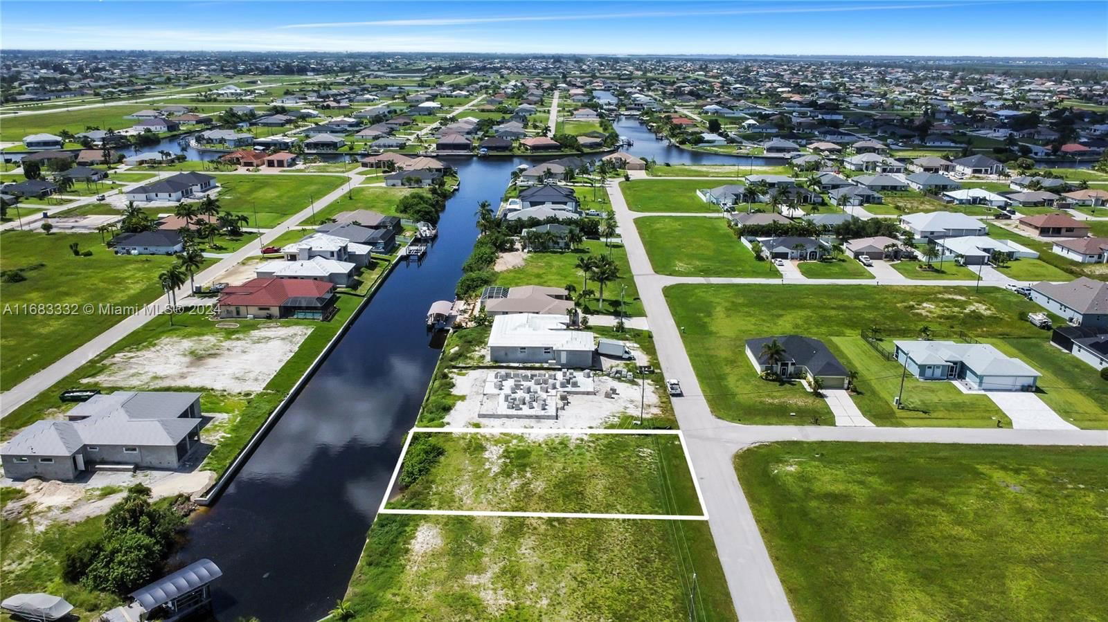 Real estate property located at 1531 34TH AVE, Lee, Cape Coral, Cape Coral, FL