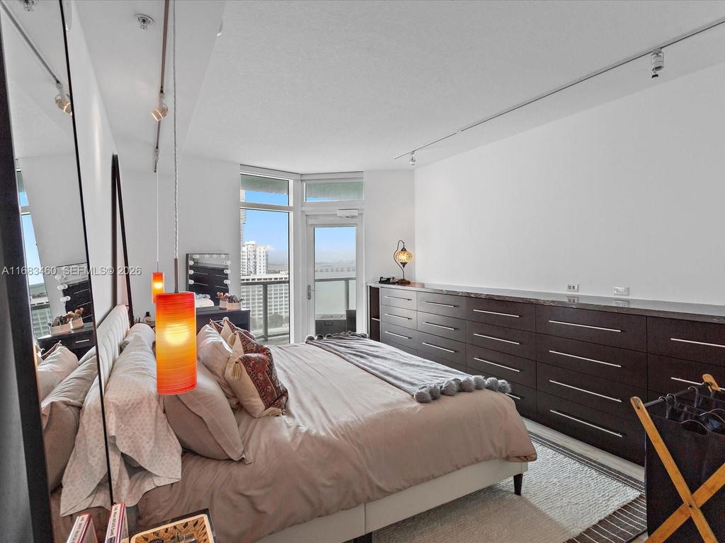 Real estate property located at 1900 Bayshore Dr #1704, Miami-dade, Quantum On The Bay Condo, Miami, FL