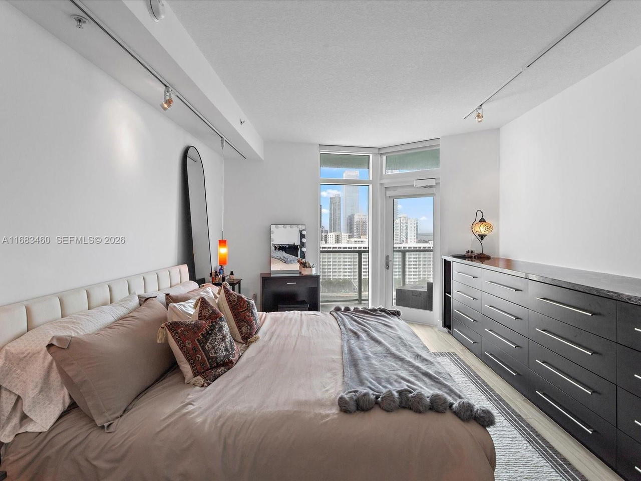 Real estate property located at 1900 Bayshore Dr #1704, Miami-dade, Quantum On The Bay Condo, Miami, FL