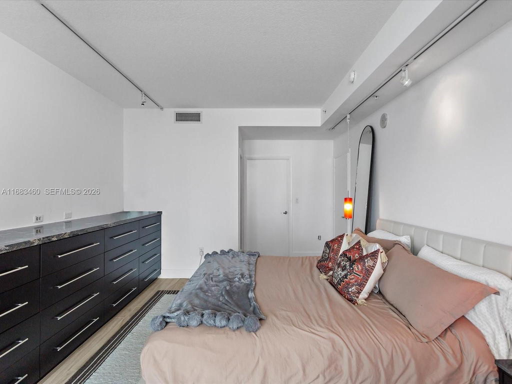 Real estate property located at 1900 Bayshore Dr #1704, Miami-dade, Quantum On The Bay Condo, Miami, FL