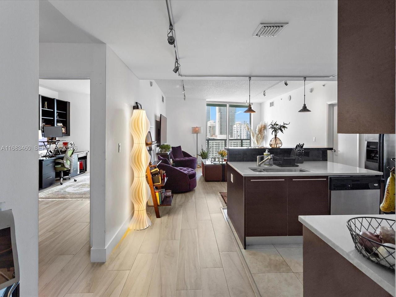 Real estate property located at 1900 Bayshore Dr #1704, Miami-dade, Quantum On The Bay Condo, Miami, FL